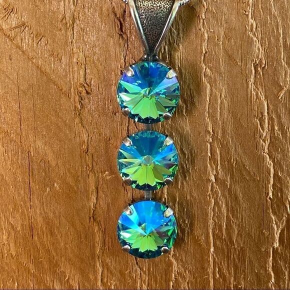 Handcrafted necklace with Swarovski crystal and chain - Picture 5 of 5